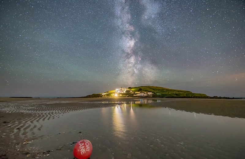 英国英仙座流星雨夜空美景引关注