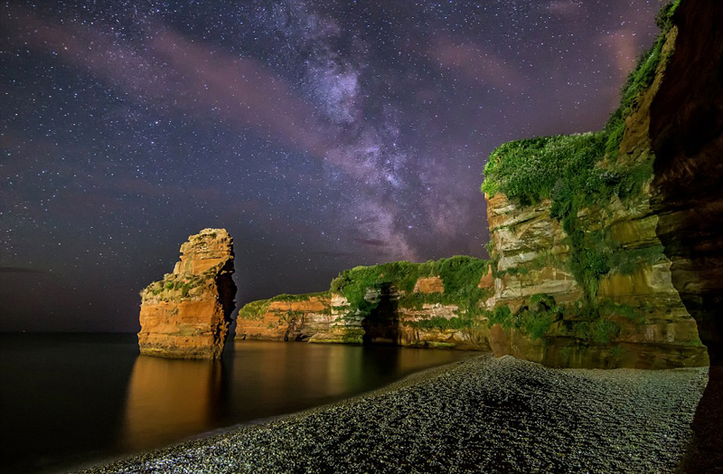 英国英仙座流星雨夜空美景引关注