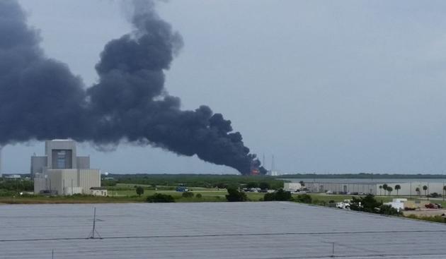 现场浓烟滚滚!SpaceX火箭点火测试时爆炸