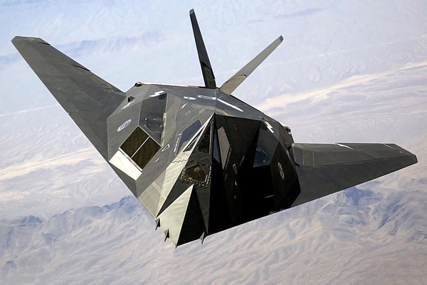 图7 - 美国“F-117”飞机（图片来源：Wikipedia）