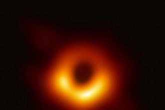 史上首个被看见的黑洞有名字了：夏威夷语命名 寓意深刻