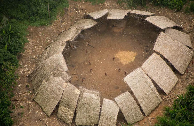 亚马逊与世隔绝的原始部落
